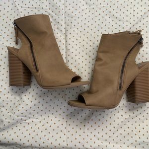 8.5 leather mules with double side zippers